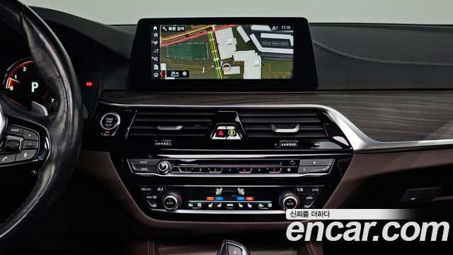 BMW 5-Series 2018 — photo 14
