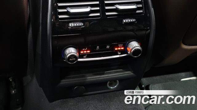 BMW 5-Series 2018 — photo 19
