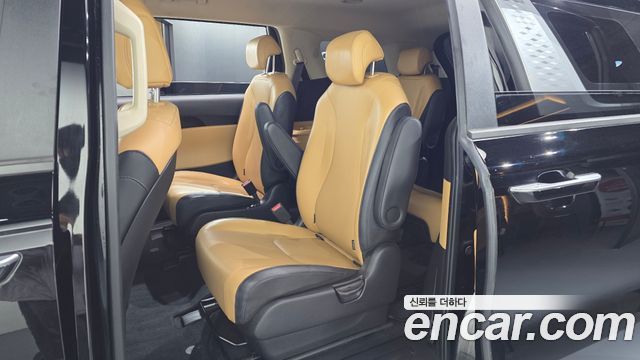 Kia Canival 2021 — photo 17