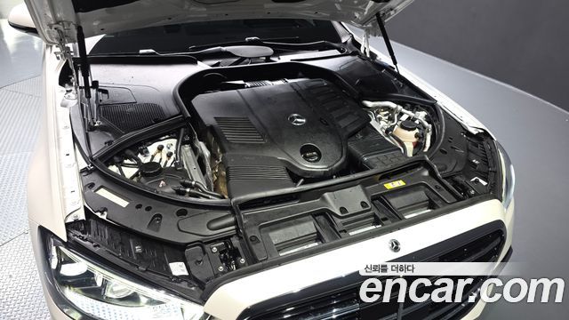Mercedes-Benz S-Class 2023 — photo 6