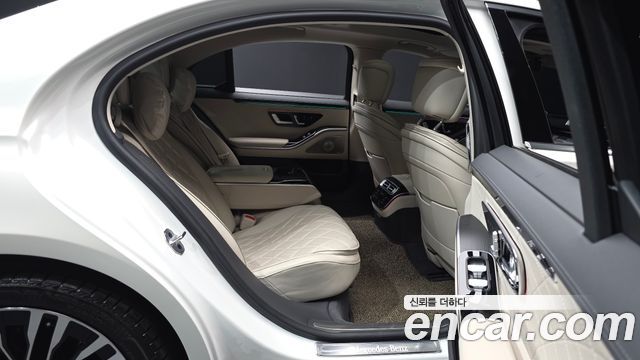 Mercedes-Benz S-Class 2023 — photo 18