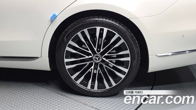 Mercedes-Benz S-Class 2023 — photo 7