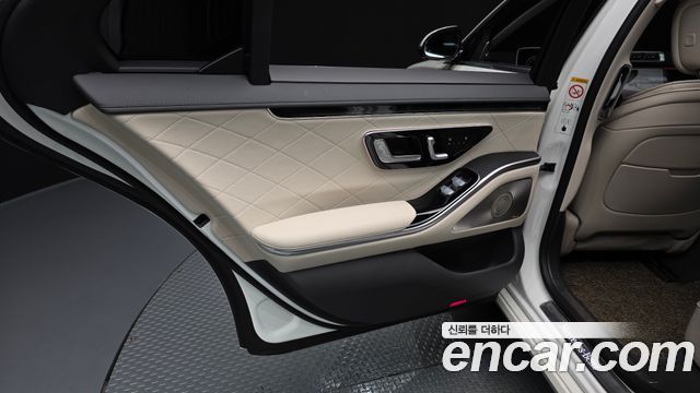 Mercedes-Benz S-Class 2023 — photo 15