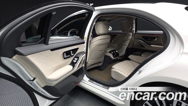 Mercedes-Benz S-Class 2023 — photo 16