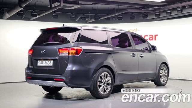 Kia Canival 2015 — photo 2