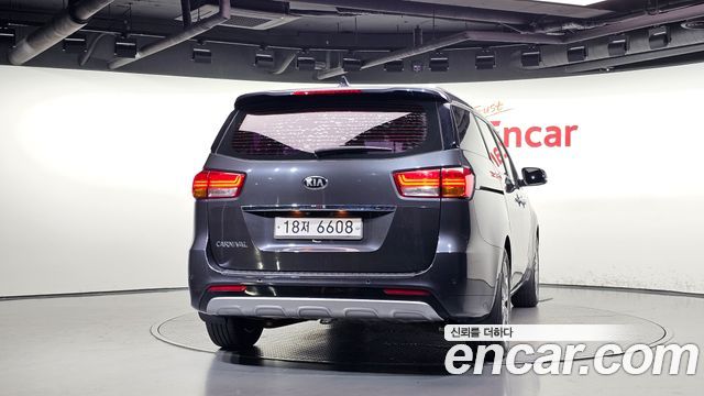 Kia Canival 2015 — photo 4