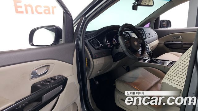 Kia Canival 2015 — photo 10