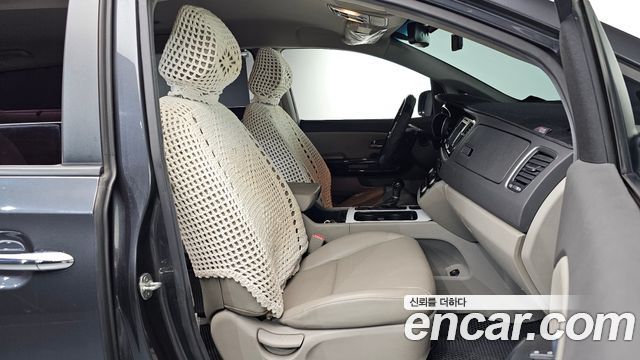 Kia Canival 2015 — photo 11