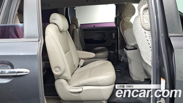Kia Canival 2015 — photo 12