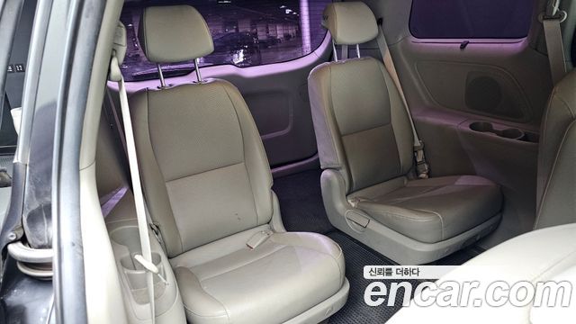 Kia Canival 2015 — photo 13