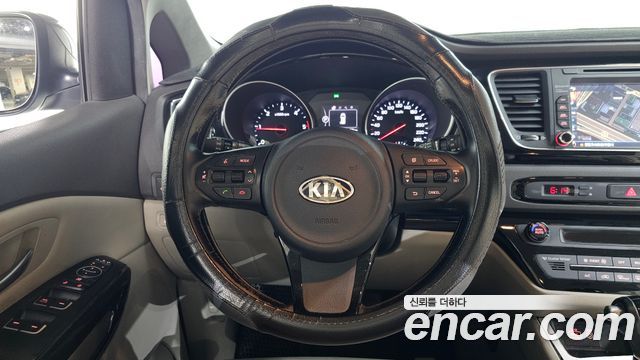 Kia Canival 2015 — photo 14