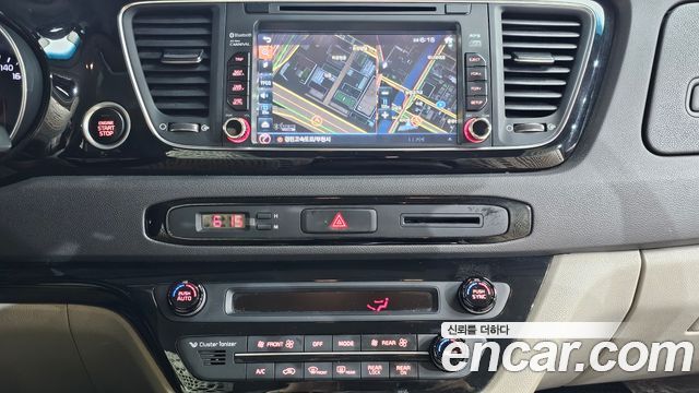 Kia Canival 2015 — photo 15