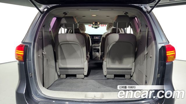 Kia Canival 2015 — photo 20