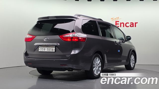 Toyota Sienna 2015 — photo 2