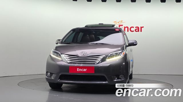 Toyota Sienna 2015 — photo 3