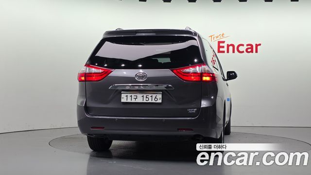 Toyota Sienna 2015 — photo 4