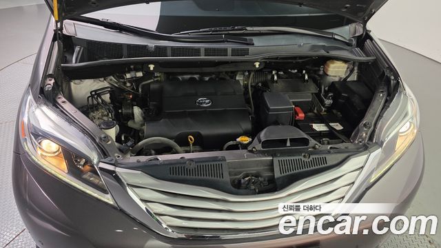 Toyota Sienna 2015 — photo 6