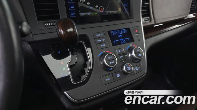 Toyota Sienna 2015 — photo 9