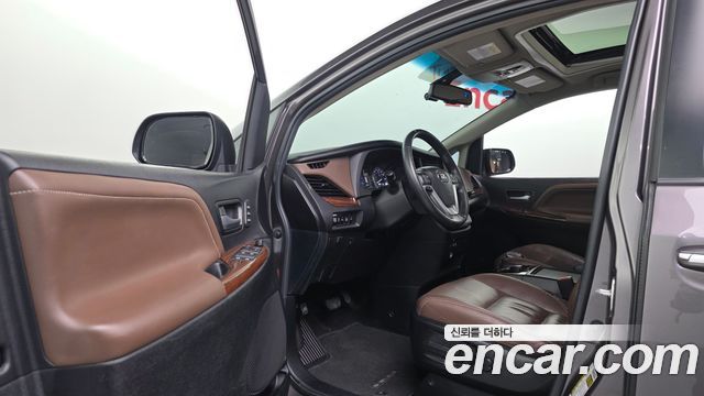 Toyota Sienna 2015 — photo 10