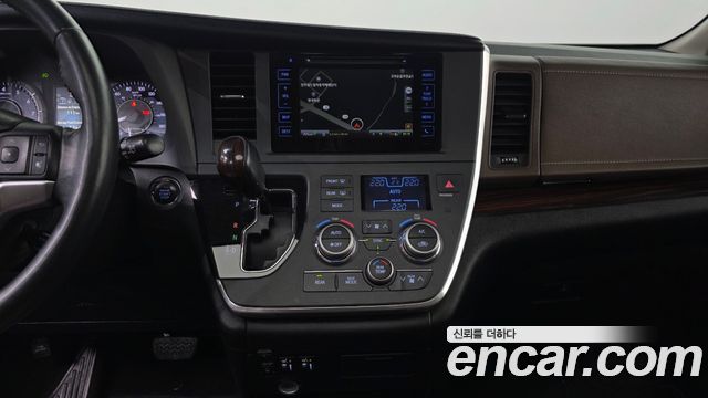 Toyota Sienna 2015 — photo 14