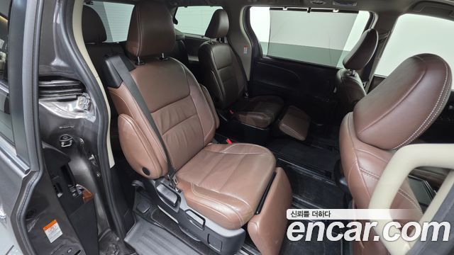 Toyota Sienna 2015 — photo 17