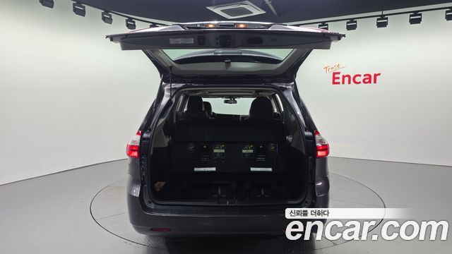 Toyota Sienna 2015 — photo 18
