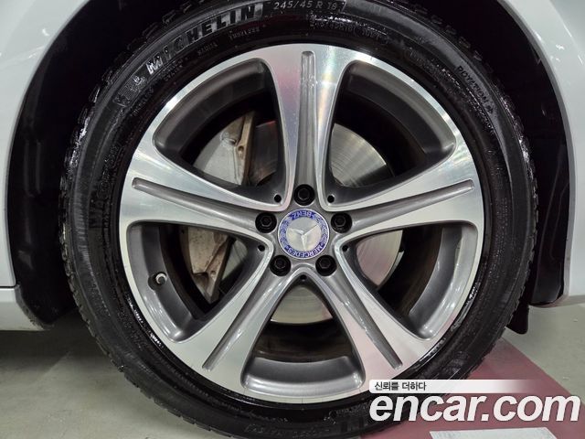 Mercedes-Benz E-Class 2017 — photo 8