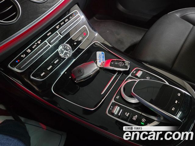 Mercedes-Benz E-Class 2017 — photo 15