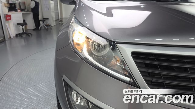 Kia Sportage 2011 — photo 8