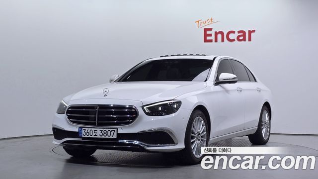 Mercedes-Benz E-Class 2022 — photo 1