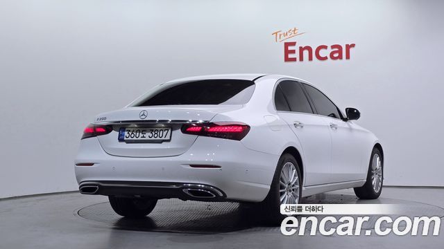 Mercedes-Benz E-Class 2022 — photo 2