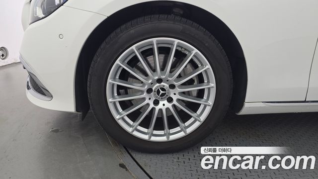 Mercedes-Benz E-Class 2022 — photo 5