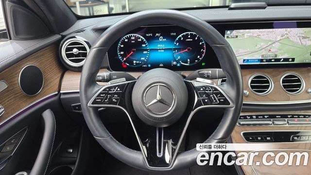 Mercedes-Benz E-Class 2022 — photo 13