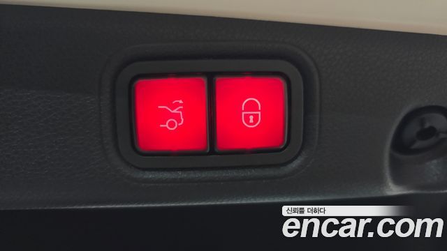 Mercedes-Benz E-Class 2022 — photo 19