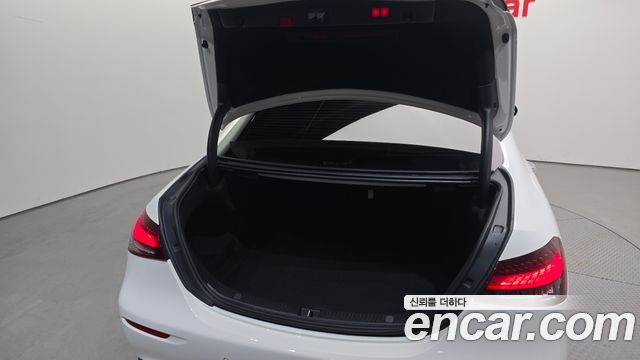 Mercedes-Benz E-Class 2022 — photo 20
