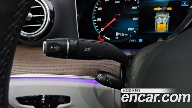 Mercedes-Benz E-Class 2023 — photo 34
