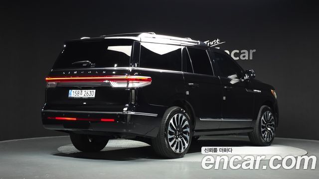 Lincoln Navigator 2023 — photo 2