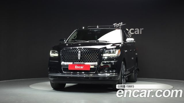 Lincoln Navigator 2023 — photo 3
