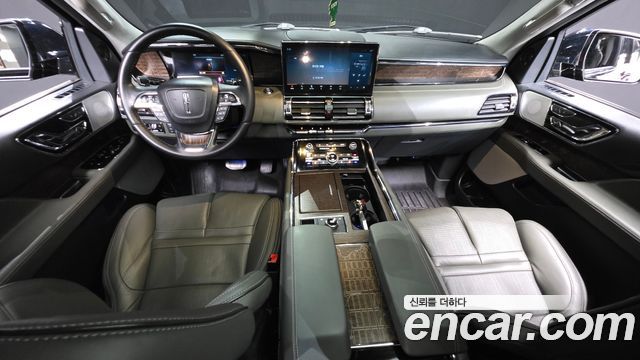 Lincoln Navigator 2023 — photo 10