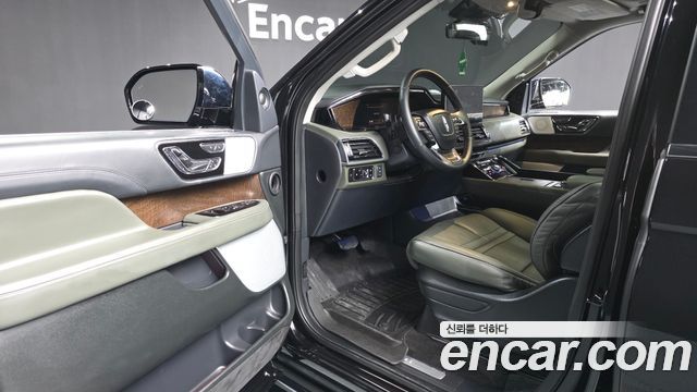 Lincoln Navigator 2023 — photo 13
