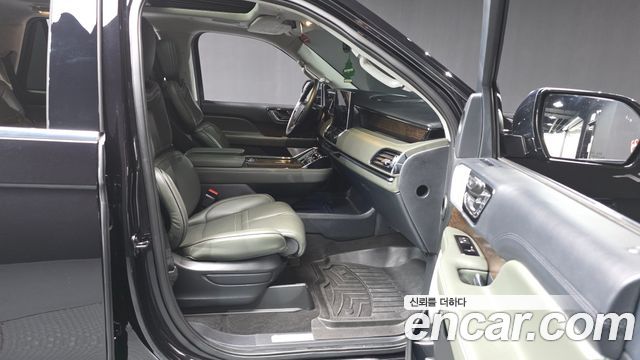 Lincoln Navigator 2023 — photo 17