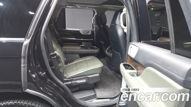 Lincoln Navigator 2023 — photo 18