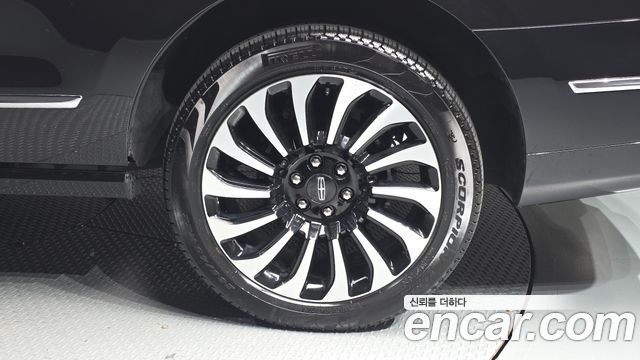 Lincoln Navigator 2023 — photo 7
