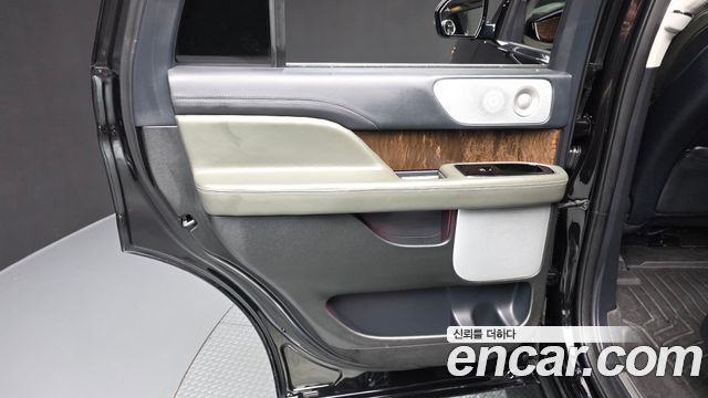 Lincoln Navigator 2023 — photo 15