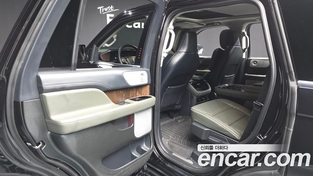 Lincoln Navigator 2023 — photo 16