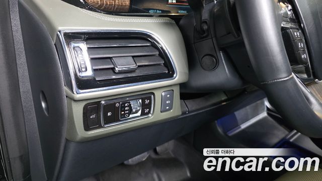 Lincoln Navigator 2023 — photo 33