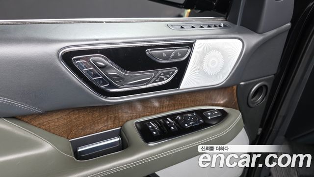 Lincoln Navigator 2023 — photo 35