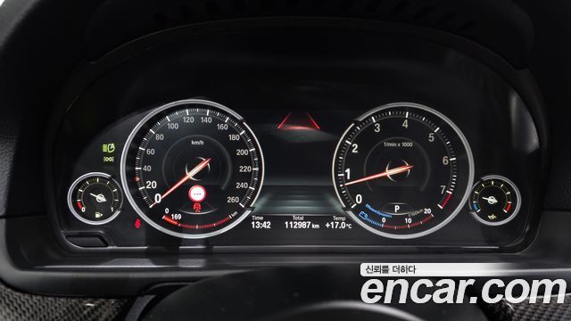 BMW 5-Series 2016 — photo 11