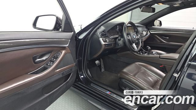 BMW 5-Series 2016 — photo 13