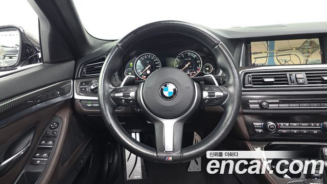 BMW 5-Series 2016 — photo 18